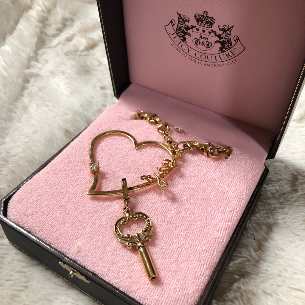 Juicy Couture Long Gold HeartKey Pendant Necklace 37$